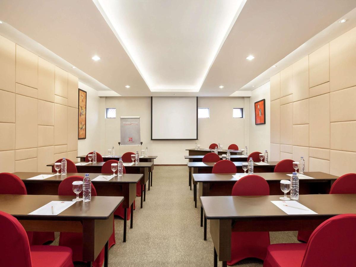 Ibis Styles Solo Hotel Buitenkant foto